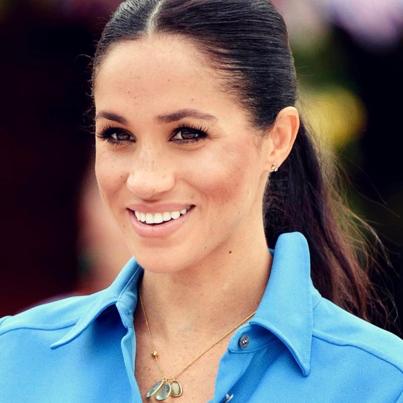 NEW Meghan Markle Inspired Genuine Aventurine Gemstone Pendant Goldtone Necklace - Picture 8 of 9